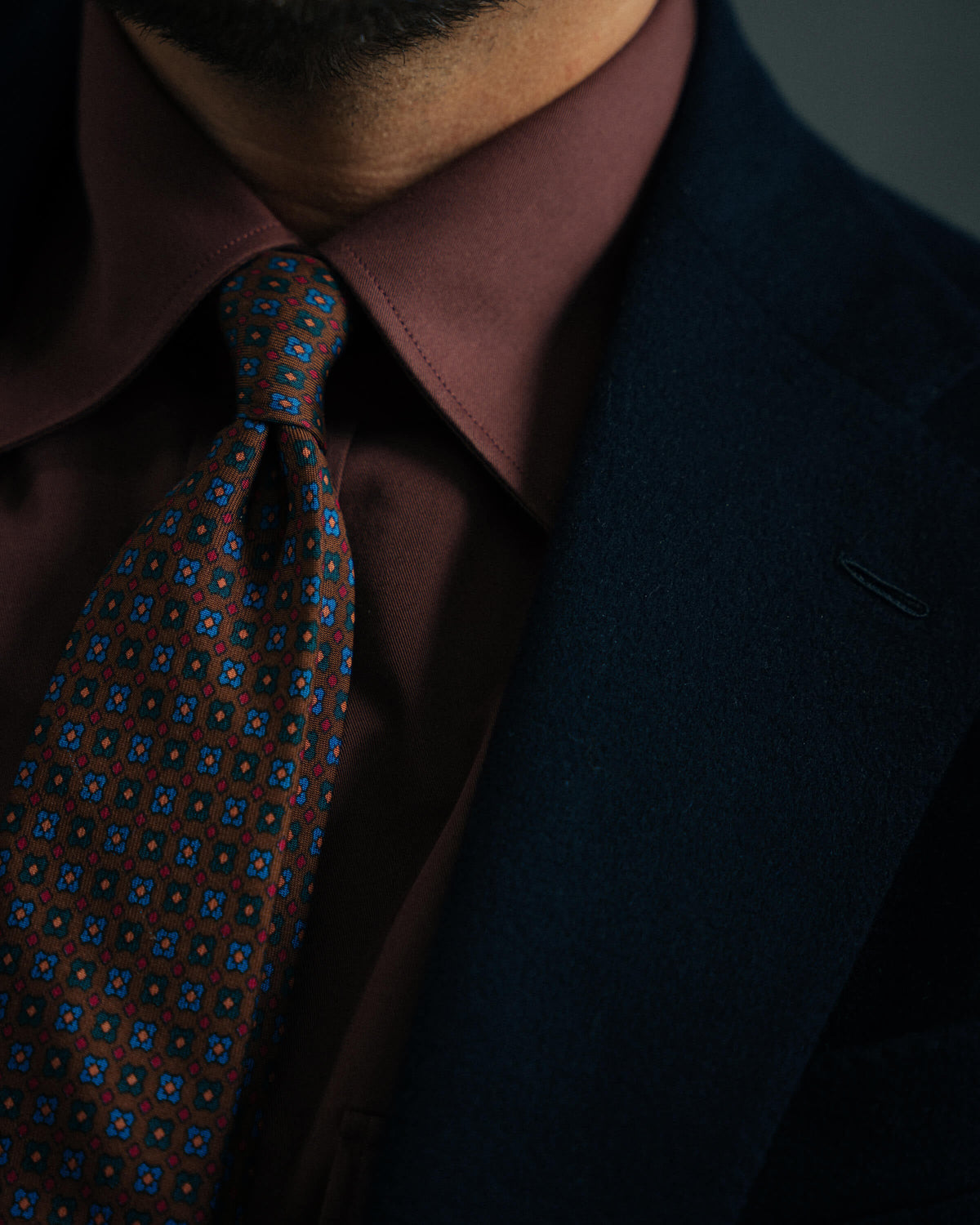 A shirt collar with a patterned tie