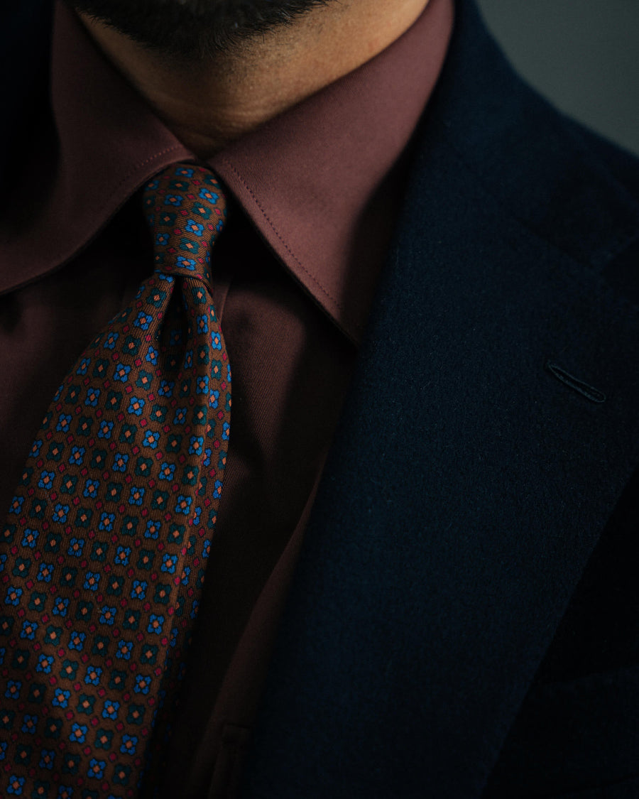 A shirt collar with a patterned tie